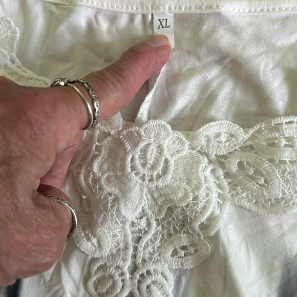 Summer Top with Lace Shoulders - XL - Picture 3 of 8